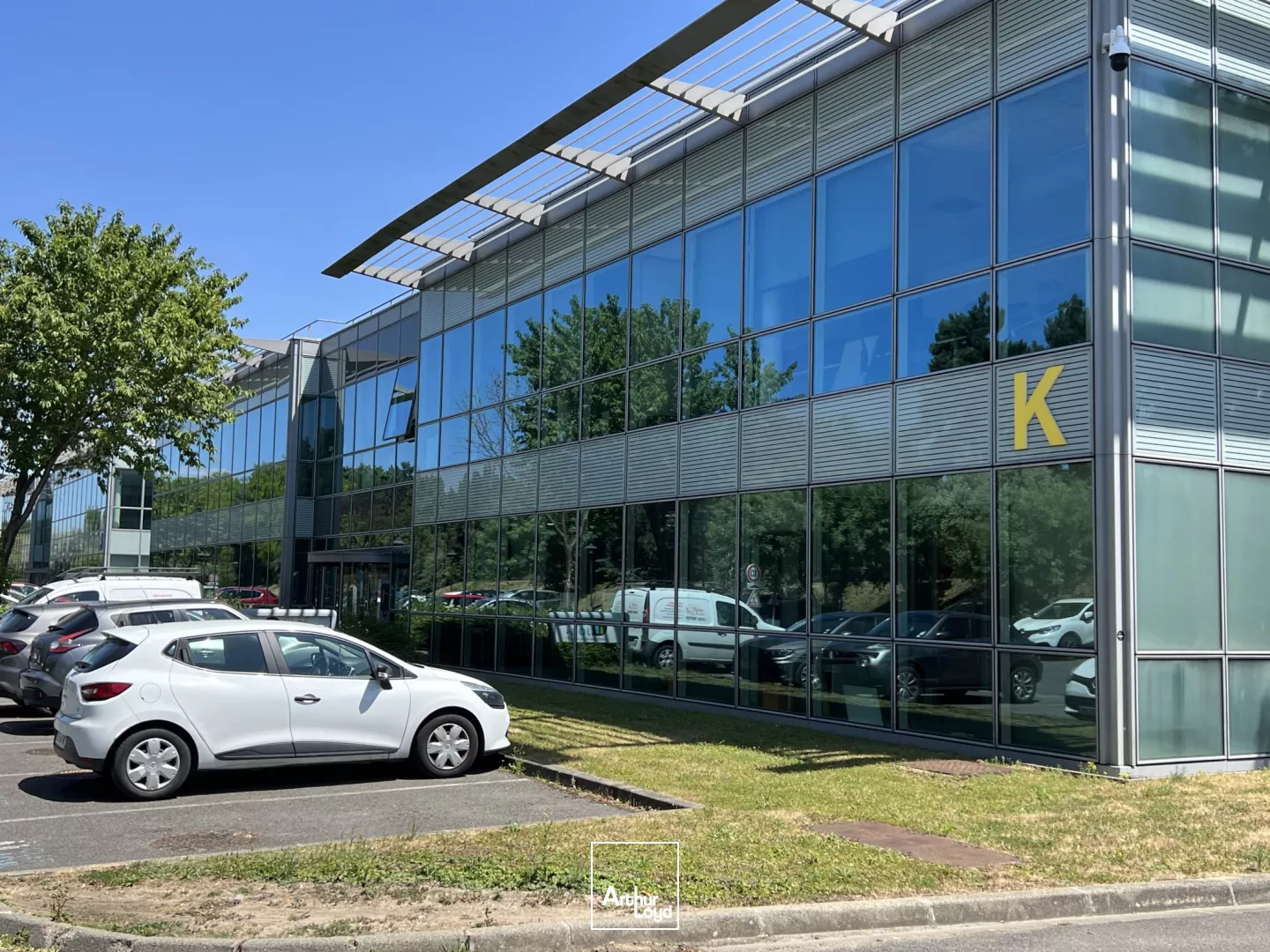 Plus qu'un lieu, une opportunité : 2214 m² de bureaux indépendants à louer à Paris Nord 2 Roissy 