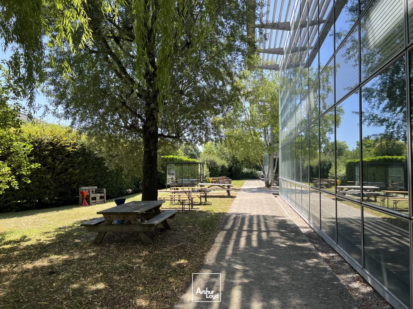 Plus qu'un lieu, une opportunité : 2214 m² de bureaux indépendants à louer à Paris Nord 2 Roissy 