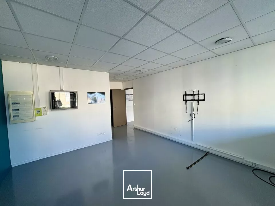 DIJON - AXE DRAPEAU / REPUBLIQUE - A LOUER