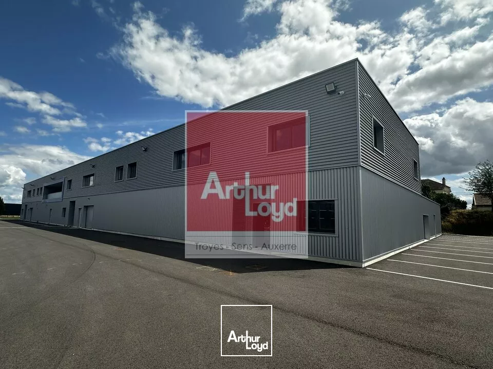 Bureaux avec espace de stockage - Savipol