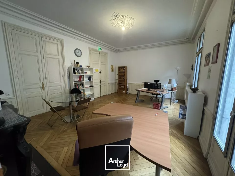 TOURS CENTRE - HEURTELOUP - GARE A10 - A LOUER BUREAU 35 M² - POSSIBILITE 1 PARKING