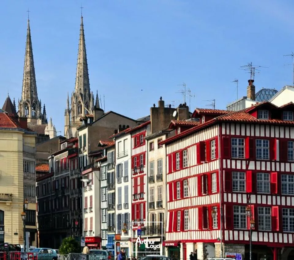 BAYONNE - A VENDRE Droit au bail d'exception en plein cur en zone piétonne