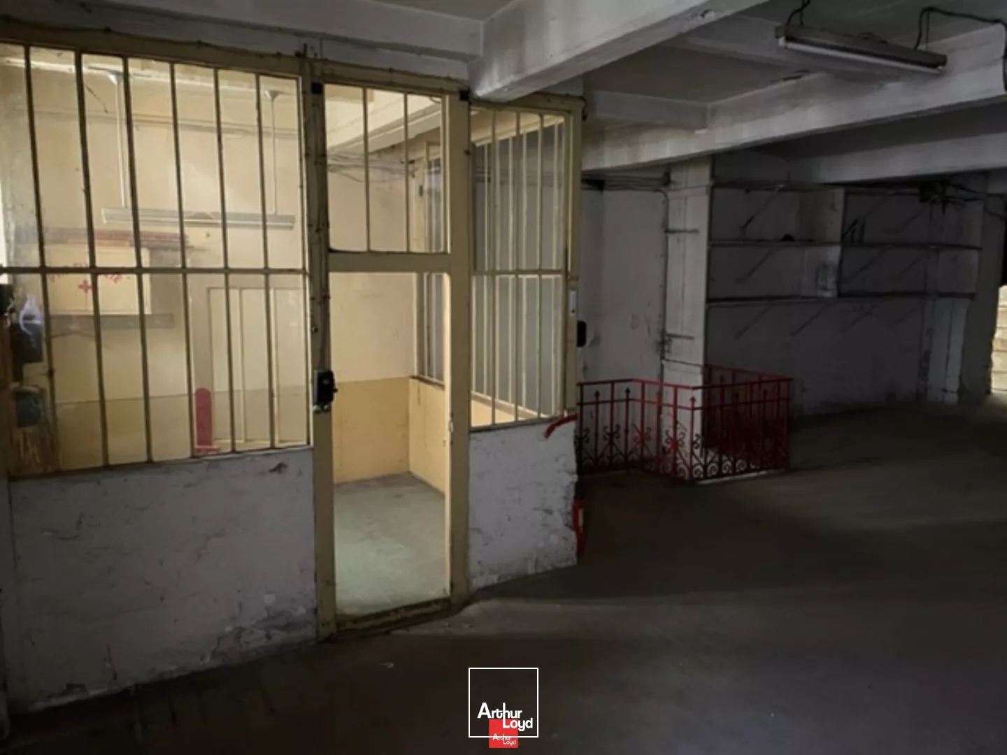 LOCAL STOCKAGE PETITE LOGISTIQUE CENTRE VILLE GRENOBLE