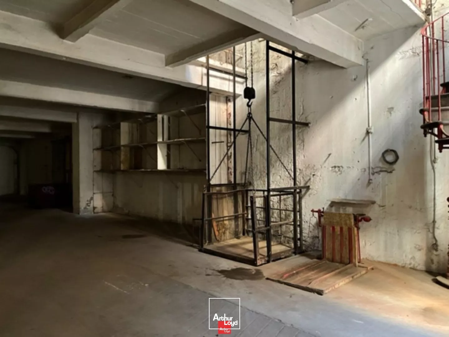 LOCAL STOCKAGE PETITE LOGISTIQUE CENTRE VILLE GRENOBLE