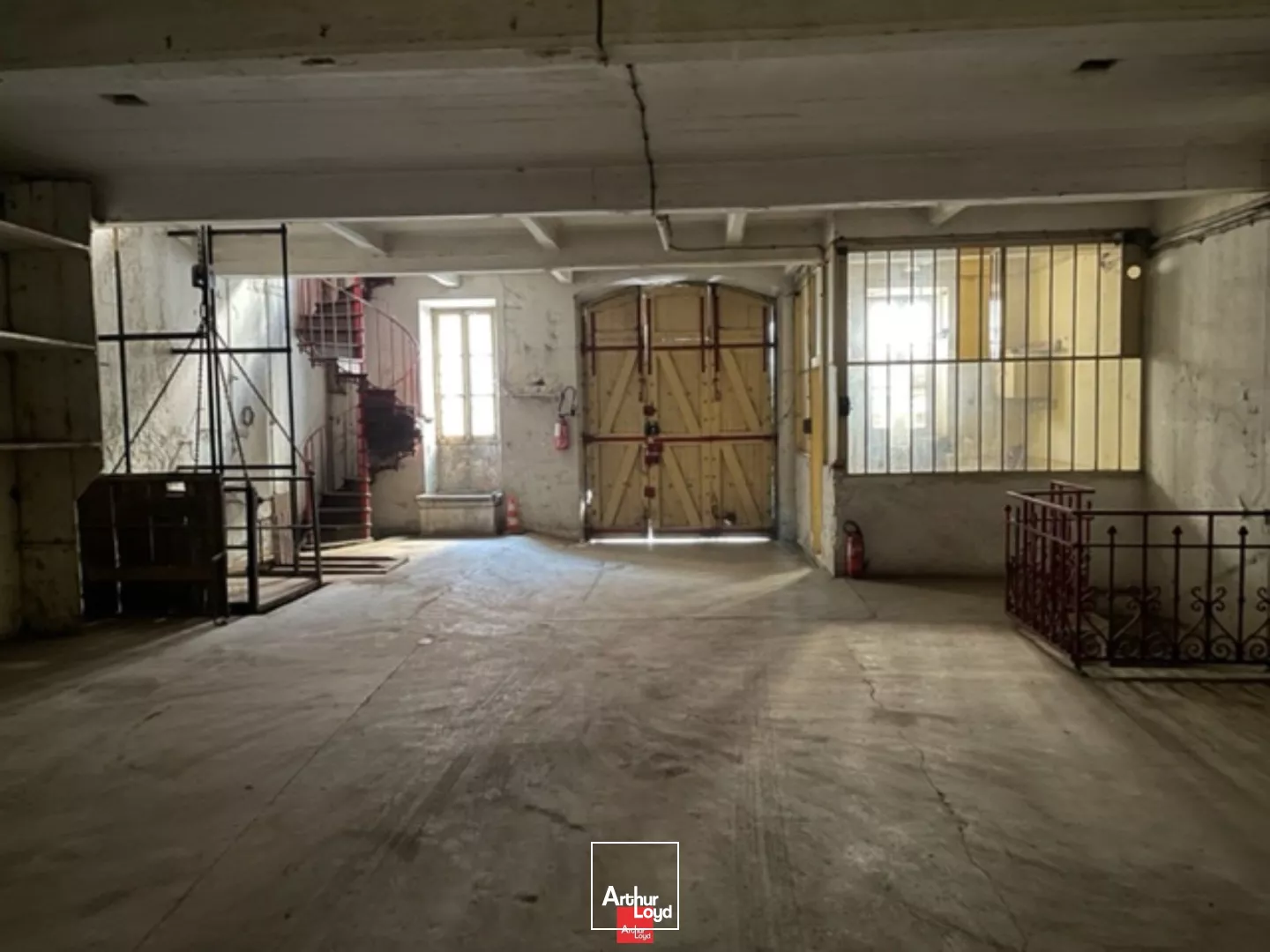 LOCAL STOCKAGE PETITE LOGISTIQUE CENTRE VILLE GRENOBLE