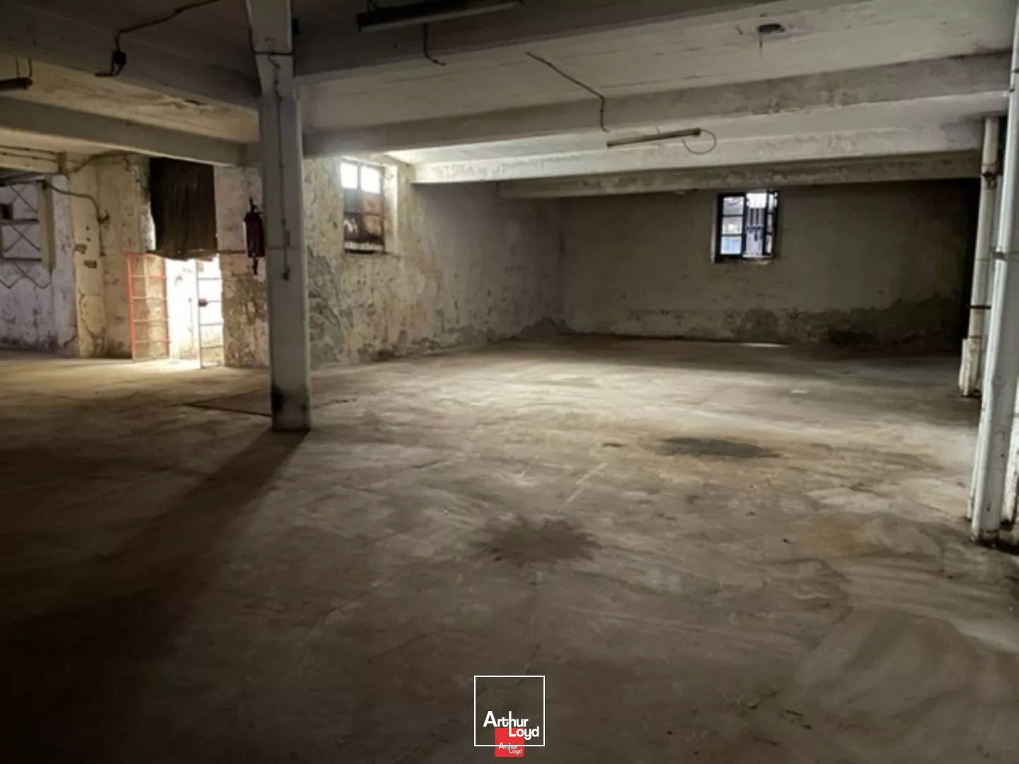 LOCAL STOCKAGE PETITE LOGISTIQUE CENTRE VILLE GRENOBLE