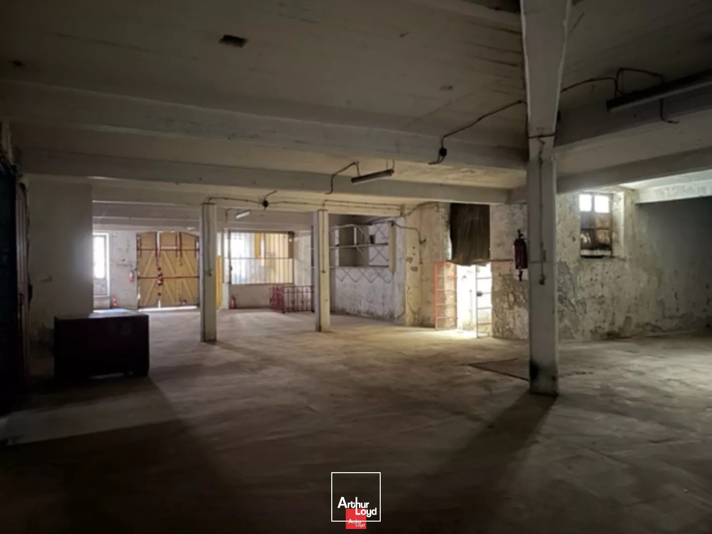 LOCAL STOCKAGE PETITE LOGISTIQUE CENTRE VILLE GRENOBLE