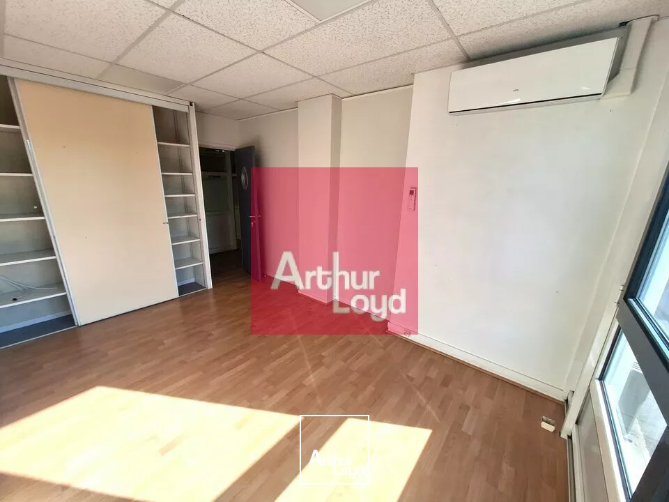 CLERMONT-FERRAND LA PARDIEU A LOUER BUREAUX 200M² 