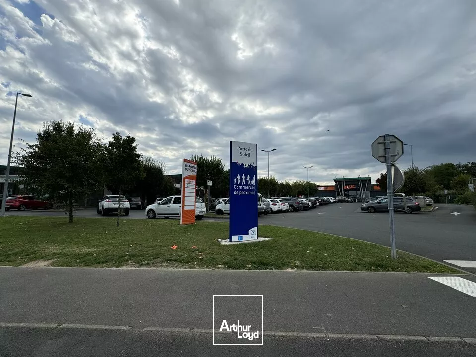 OPPORTUNITÉ : Local commercial à vendre - idéal restauration ou showroom - 460 m² - Joué-Lès-Tours