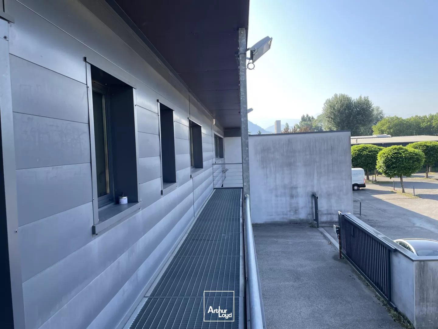 local d'activité belle image 440 m² - location