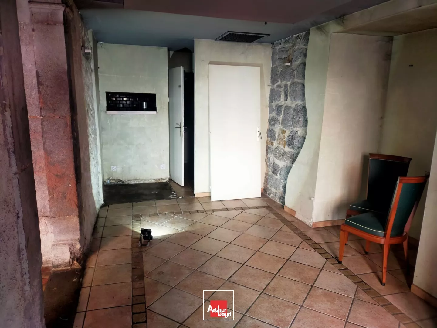 LOCAL COMMERCIAL 75 M² A LOUER GRENOBLE PLACE CLAVEYSON TERRASSE