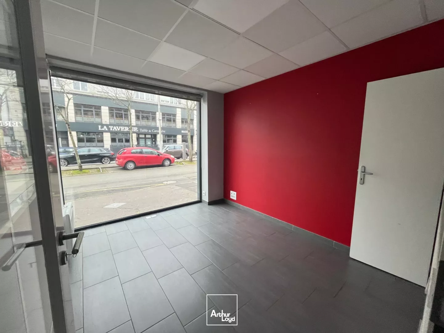 A LOUER LOCAL COMMERCIAL ST NAZAIRE 93M2