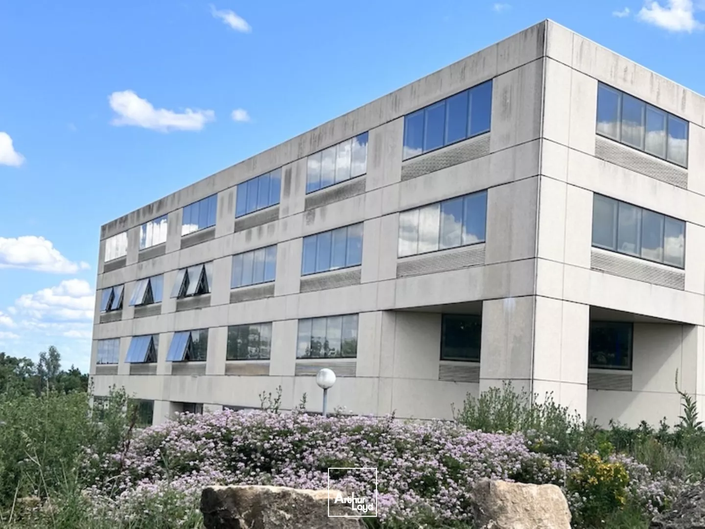 MACON TGV - BUREAUX - LOCATION - plusieurs surfaces disponibles à la location