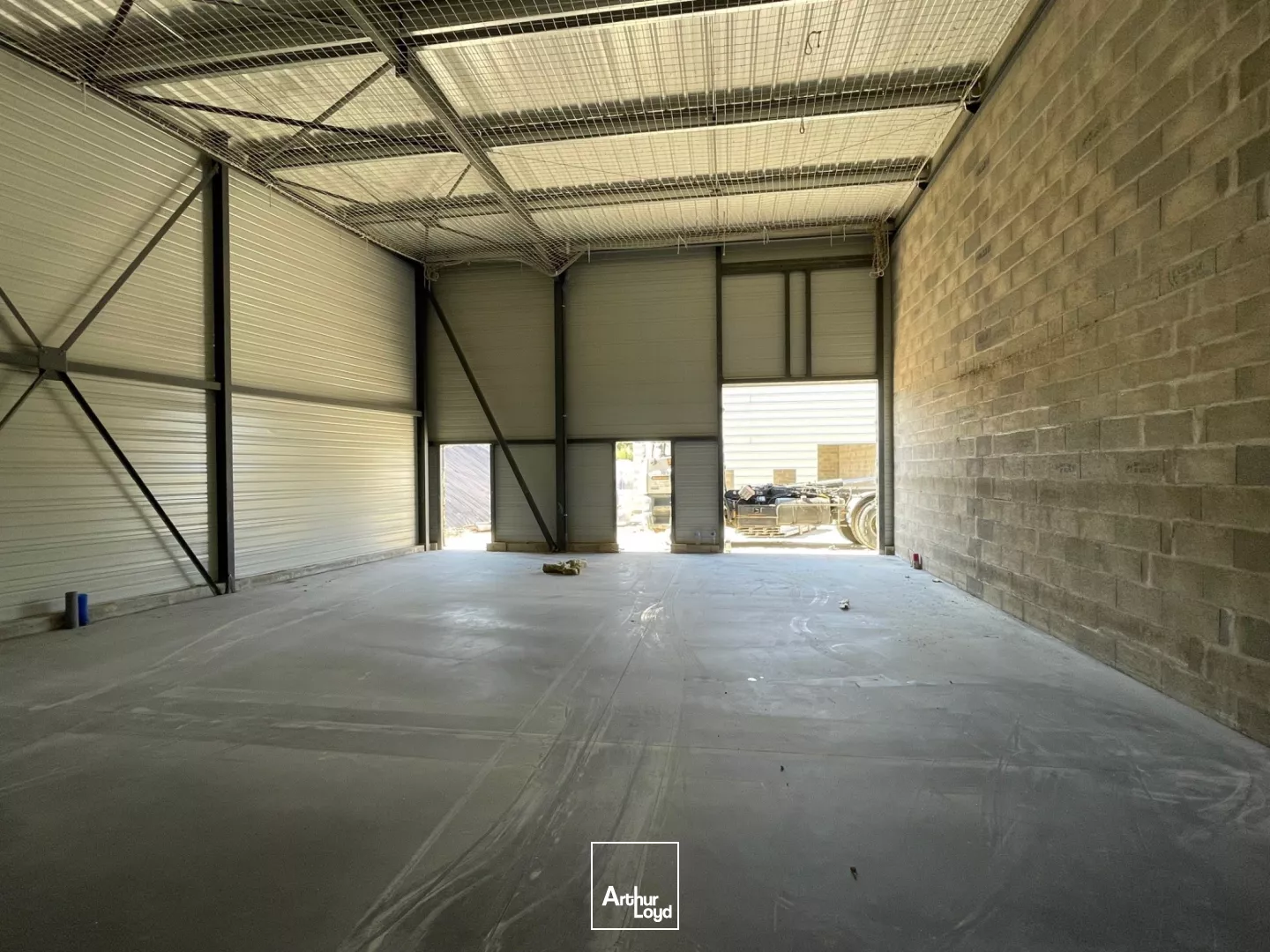 Cellules artisanales neuves à vendre à Bassens