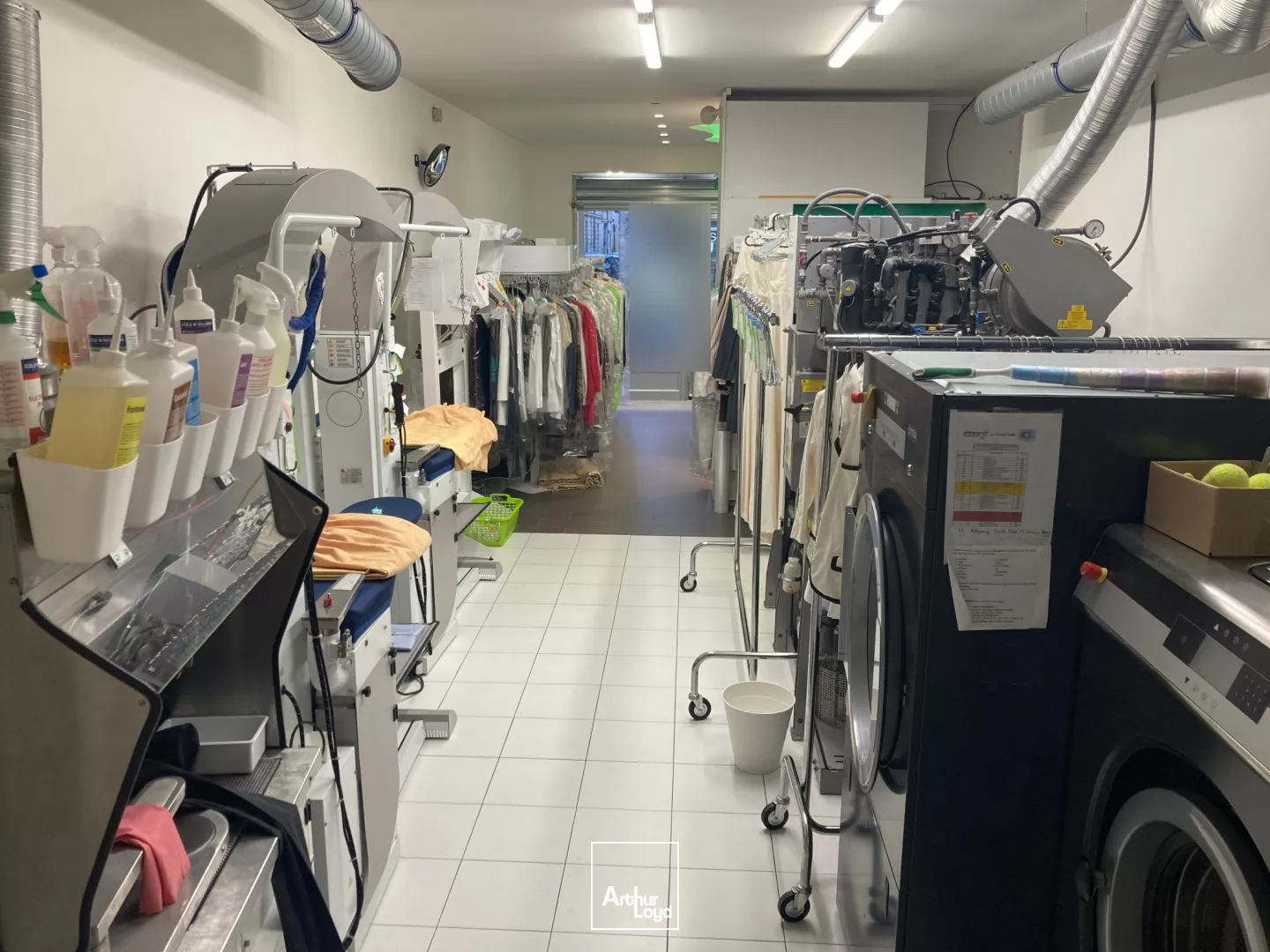 Cession de fonds de commerce de 85 m2 entre les Capucins et la Victoire à Bordeaux