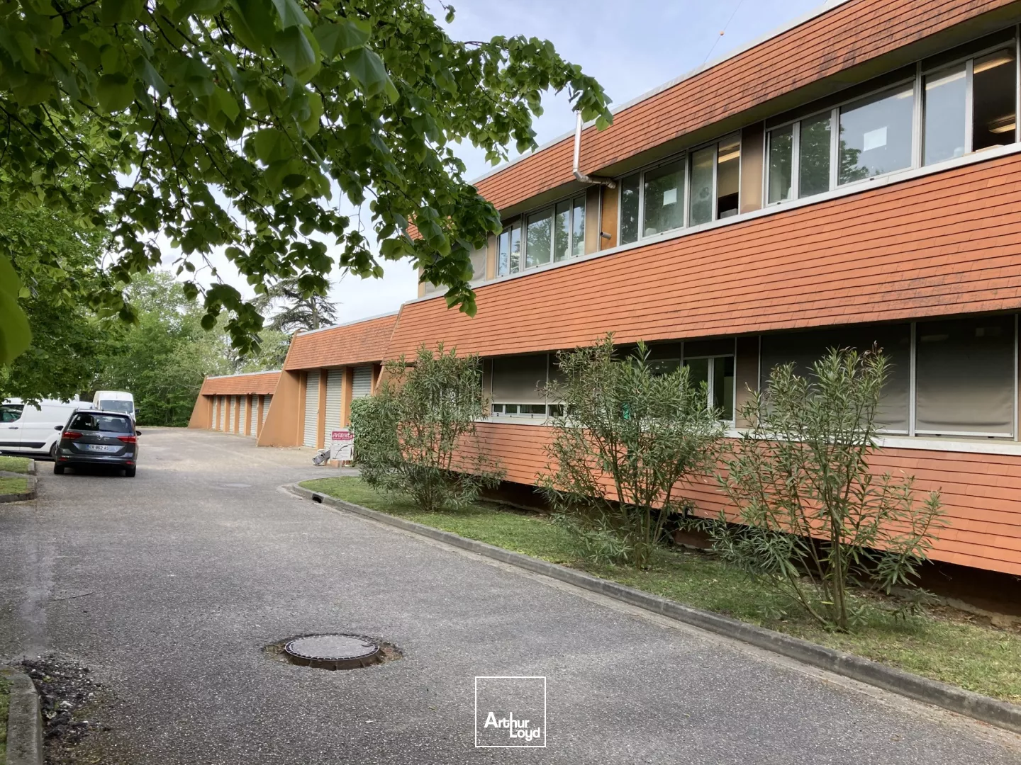 À louer local mixte bureaux et entrepôt sur les hauteurs de Bouliac