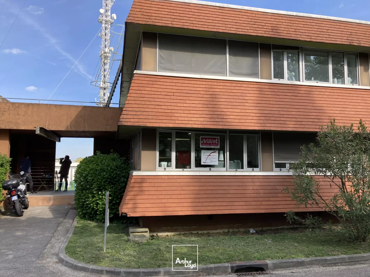 À louer local mixte bureaux et entrepôt sur les hauteurs de Bouliac