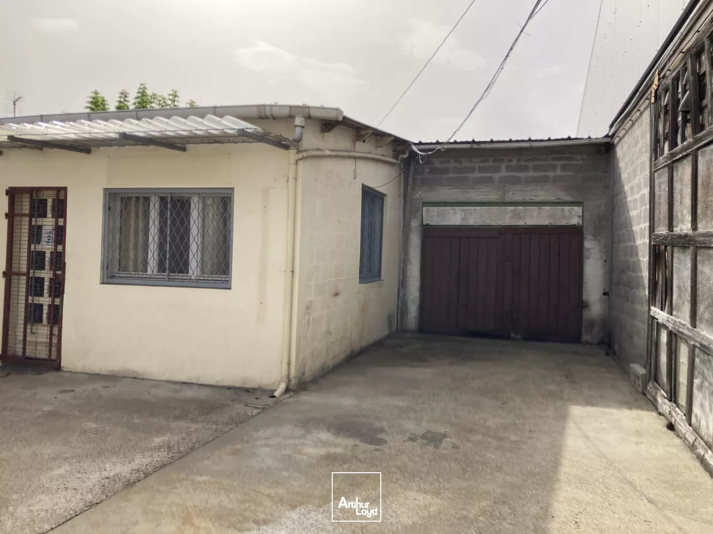 Entrepôt de 490 m2 à louer à Villenave d'Ornon avec une visibilité depuis la rocade