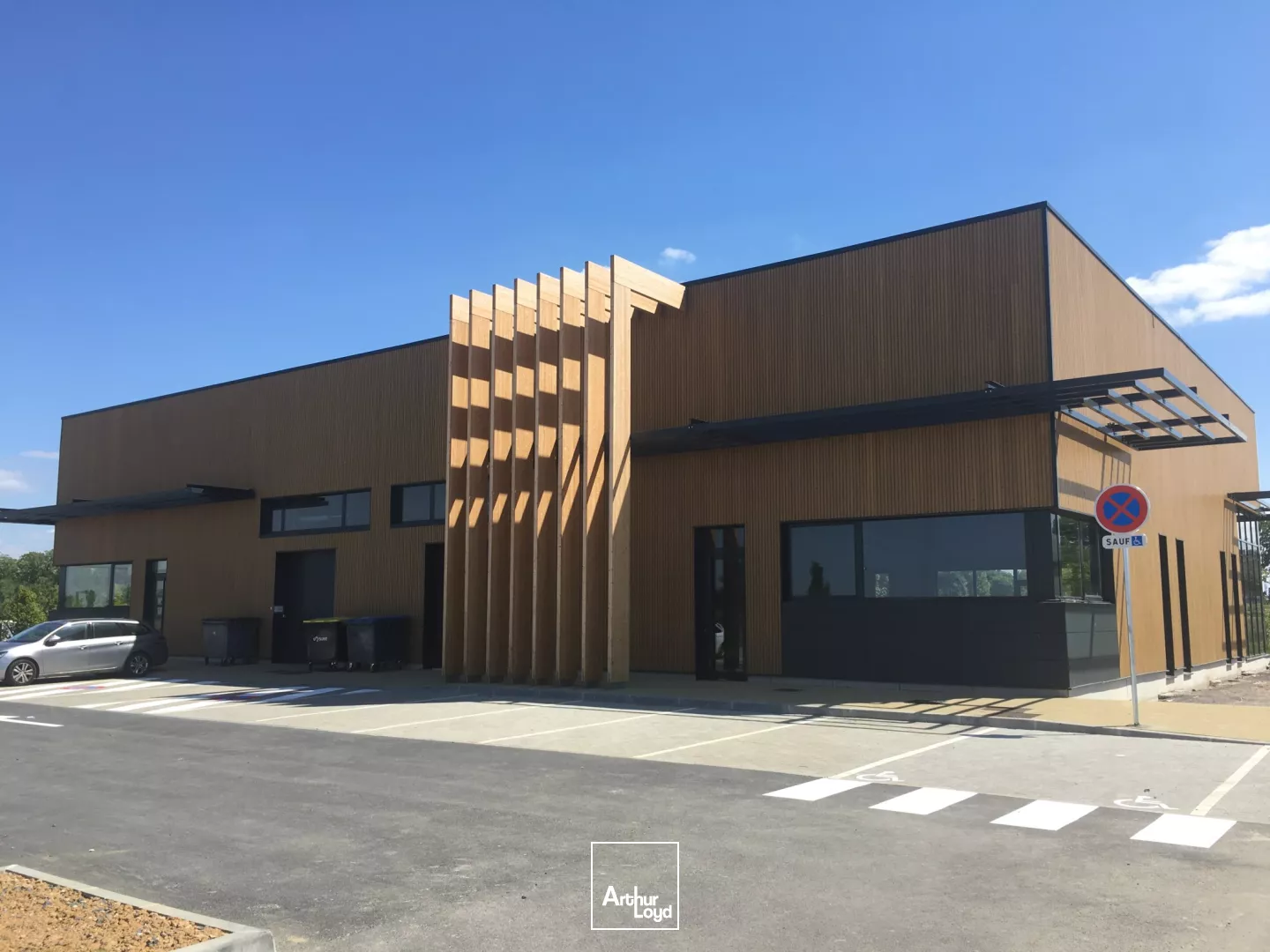 BUREAUX OU ENTREPOT A VENDRE OU A LOUER sur Écopark - Sin le Noble