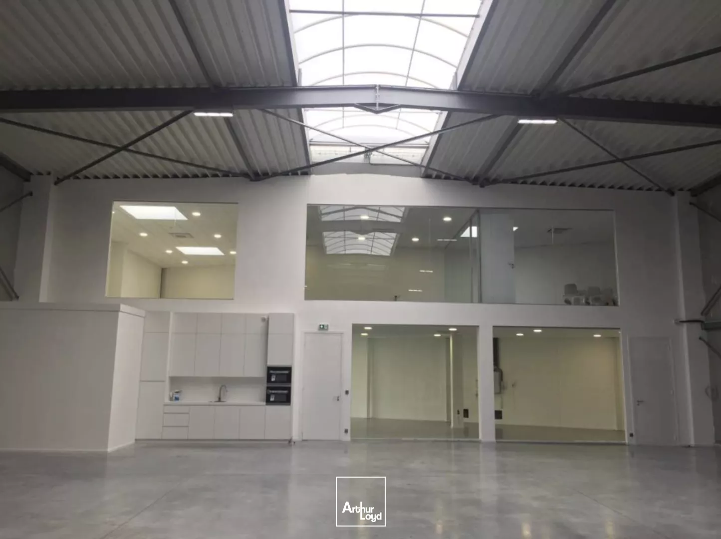 Entrepôts au sein d'un parc d'activité neuf situé à Roncq. Bureaux clés en main avec belles prestations. Proche belgique et axes autoroutiers. Nord de Lille.