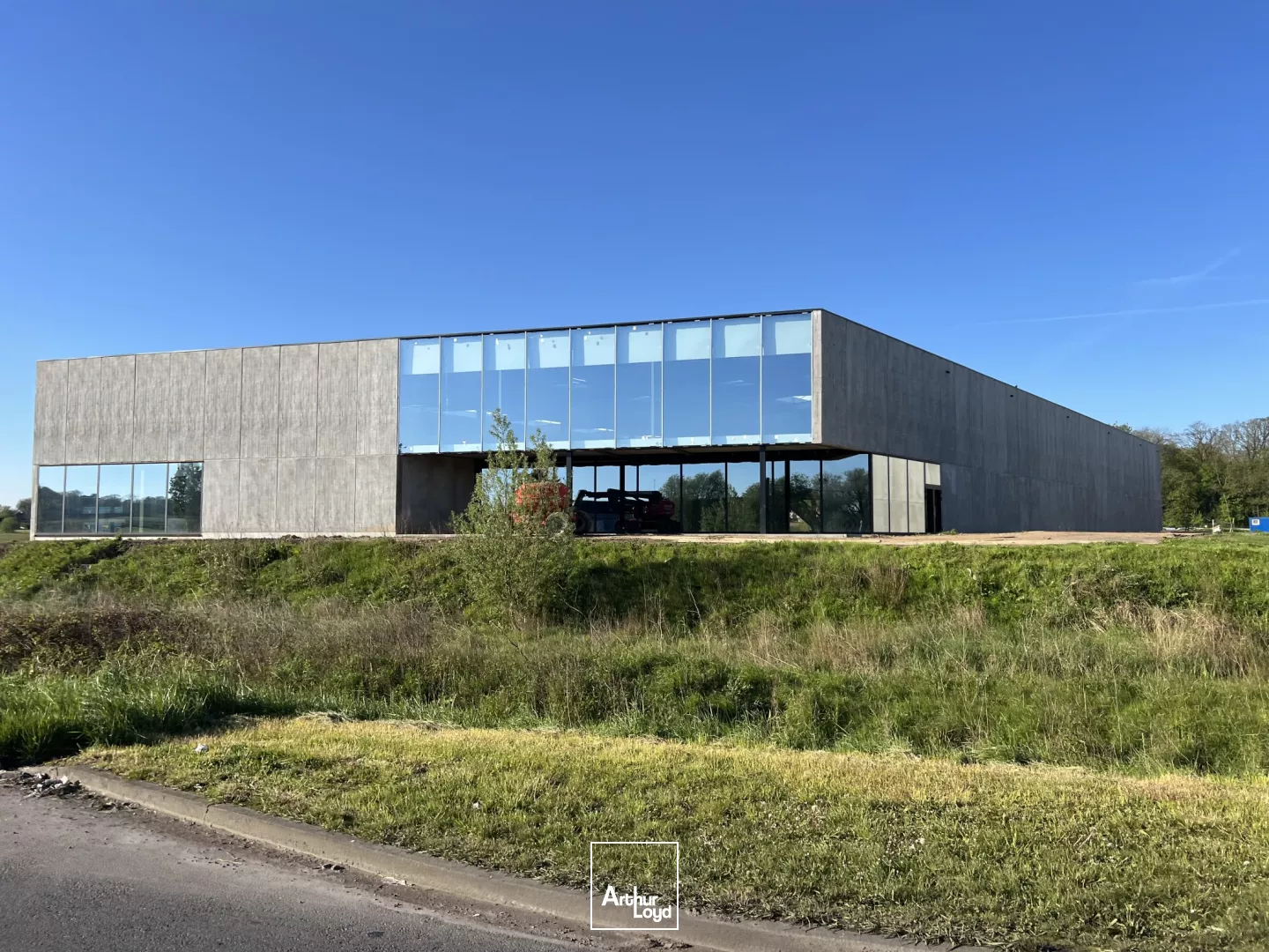 Entrepôts au sein d'un parc d'activité neuf situé à Roncq. Bureaux clés en main avec belles prestations. Proche belgique et axes autoroutiers. Nord de Lille.