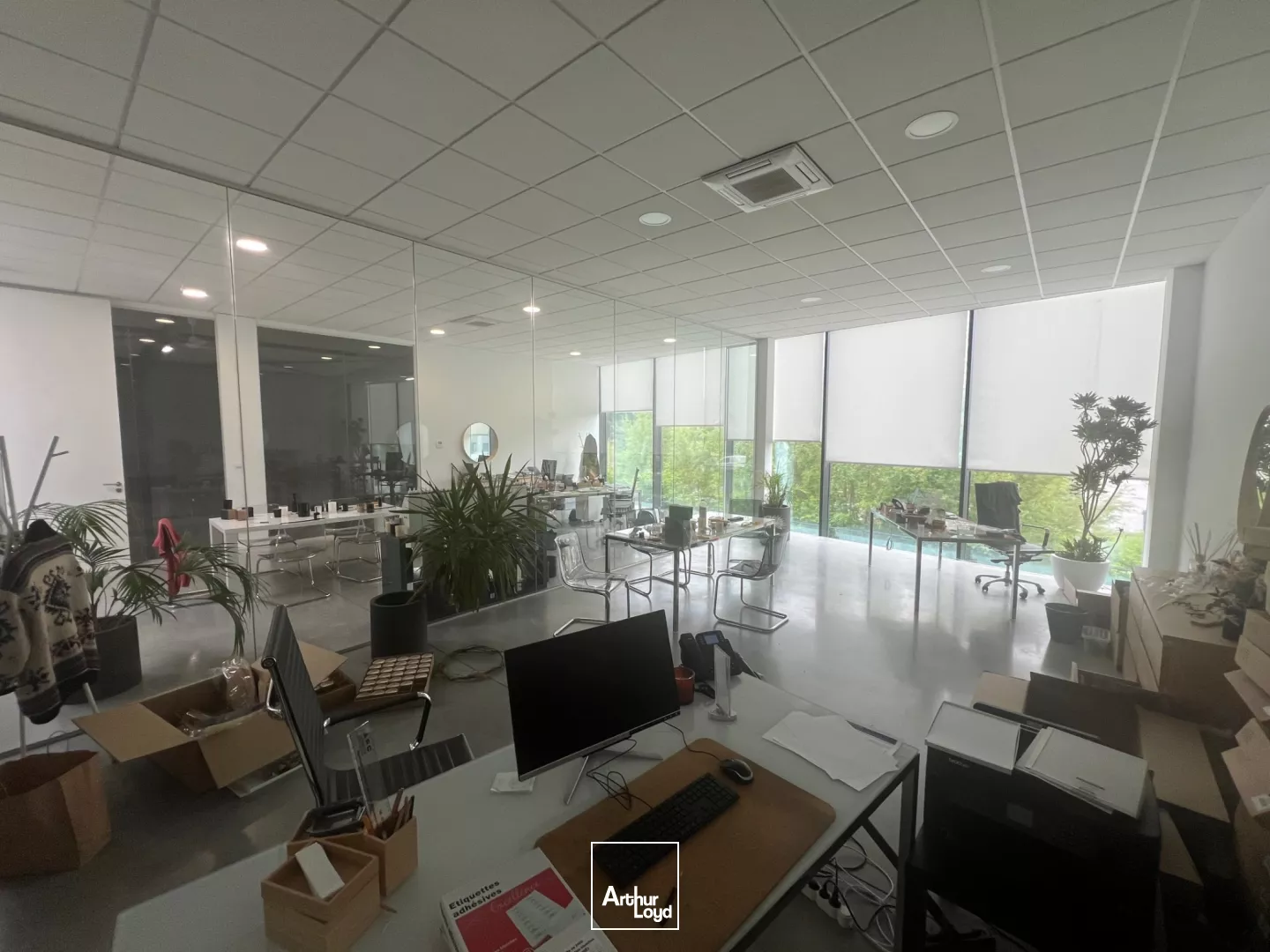 Entrepôts au sein d'un parc d'activité neuf situé à Roncq. Bureaux clés en main avec belles prestations. Proche belgique et axes autoroutiers. Nord de Lille.