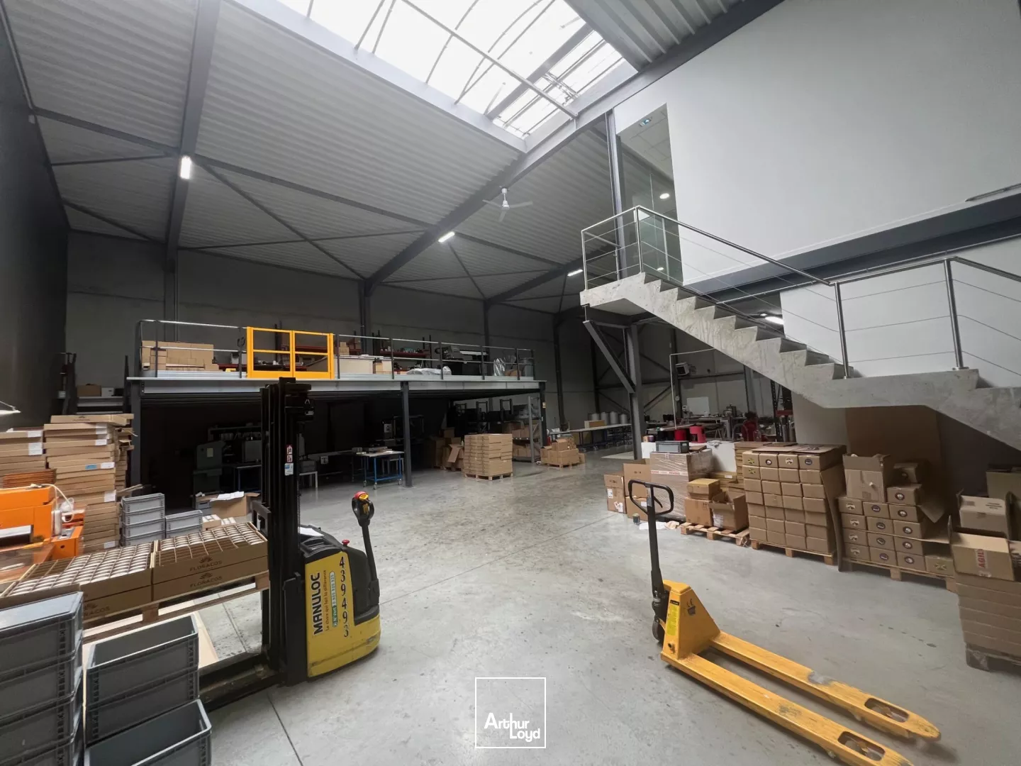 Entrepôts au sein d'un parc d'activité neuf situé à Roncq. Bureaux clés en main avec belles prestations. Proche belgique et axes autoroutiers. Nord de Lille.