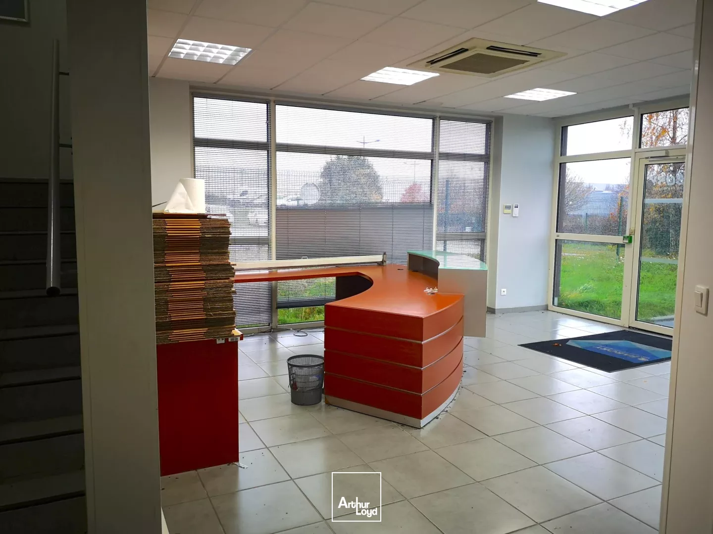 Rare sur le secteur : entrepôt avec quai proche autoroute