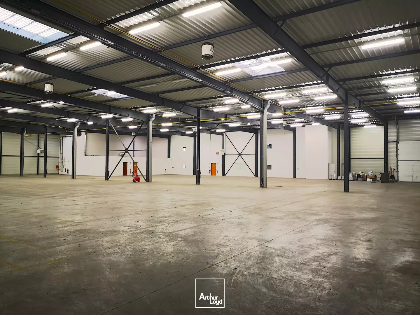 Rare sur le secteur : entrepôt avec quai proche autoroute