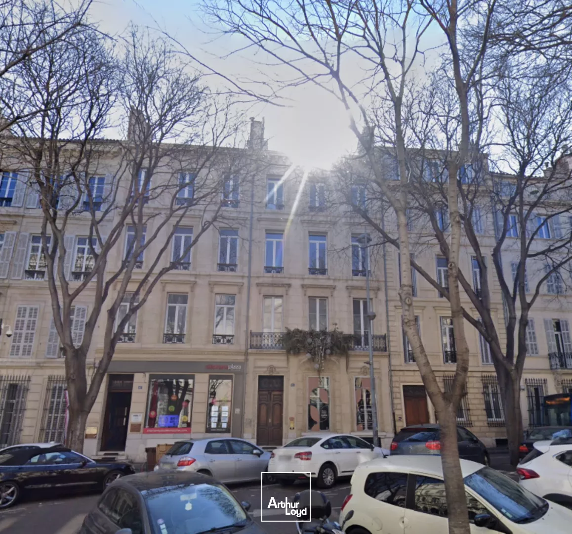 A vendre / A louer - Bureaux avec beaucoup de cachet accompagnés d'une cave - Palais de Justice / Cours Pierre Puget - 13006 Marseille