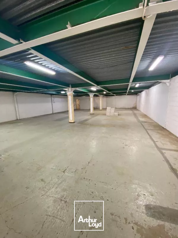 Dépot / Local d'activités 360 m2 ( St Joseph )