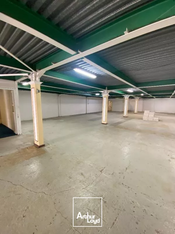 Dépot / Local d'activités 360 m2 ( St Joseph )
