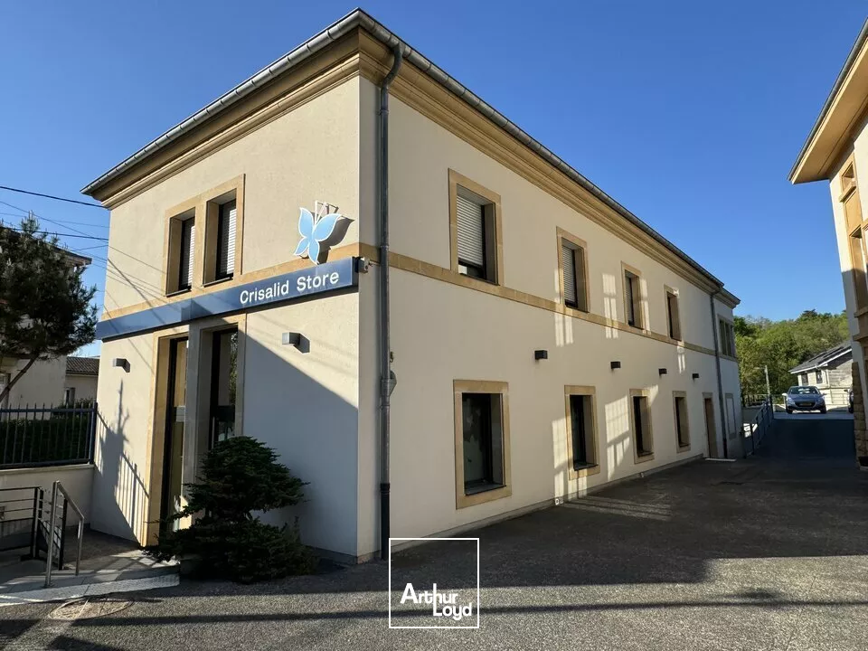 BUREAUX à VENDRE de 921 m²