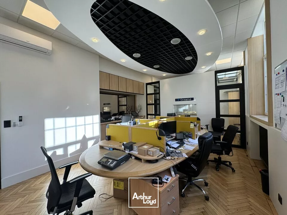 BUREAUX à VENDRE de 921 m²