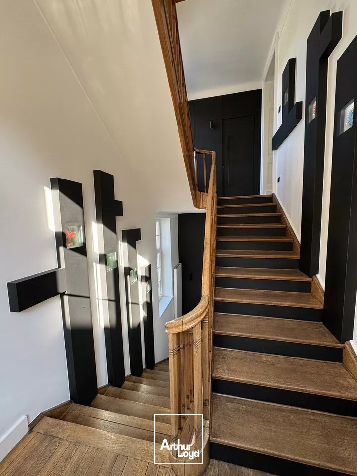 BUREAUX à VENDRE de 921 m²