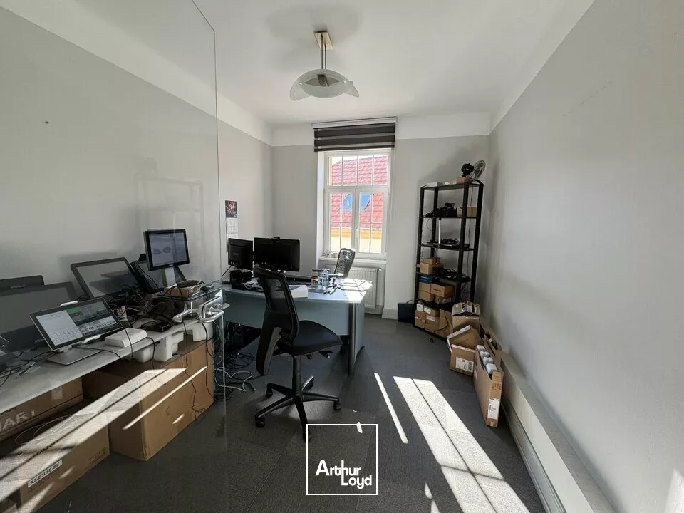 BUREAUX à VENDRE de 921 m²