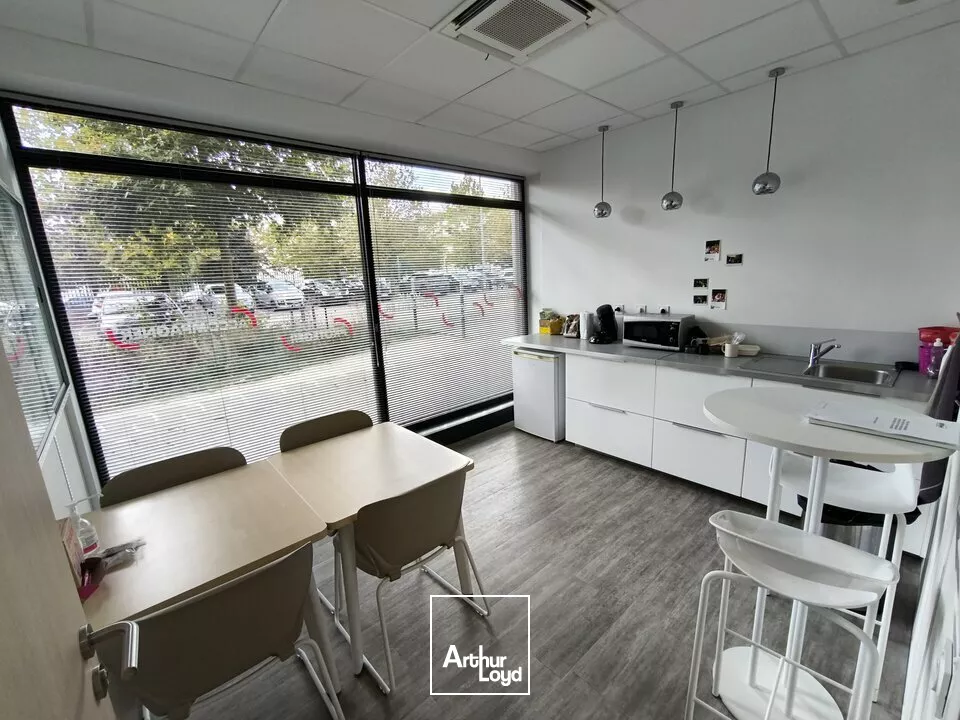 A VENDRE - BUREAUX COMMERCIAUX - secteur CHU 