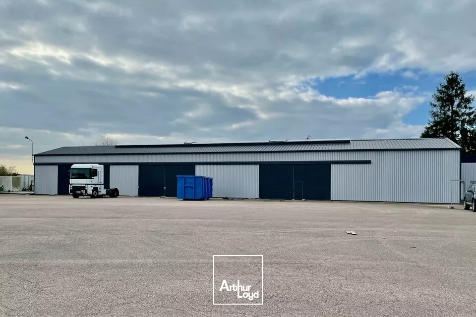 A VENDRE - ZI périphérique du Havre - Locaux d'activités 1 735 m2 / Terrain environ 5 500 m2