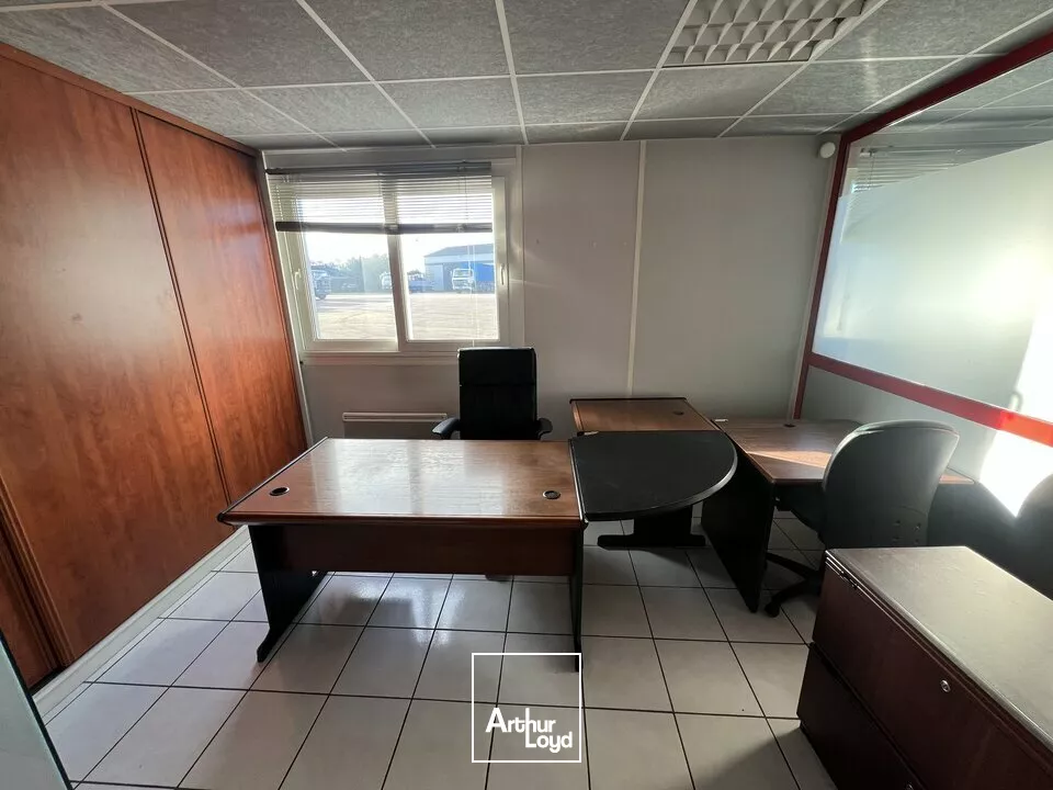 A VENDRE - ZI périphérique du Havre - Locaux d'activités 1 735 m2 / Terrain environ 5 500 m2