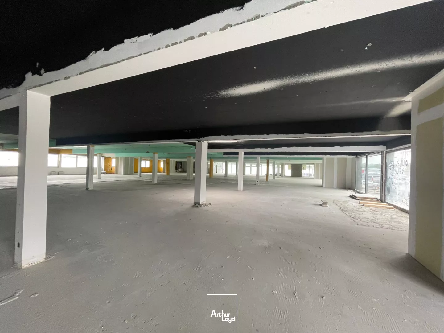 BUREAUX PLATEAU BRUT A AMÉNAGER - 1200 M2 - SAINT-QUENTIN :