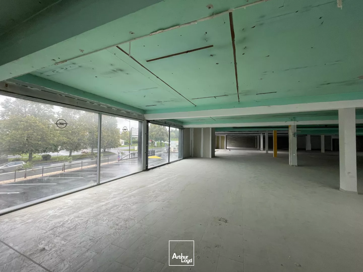 BUREAUX PLATEAU BRUT A AMÉNAGER - 1200 M2 - SAINT-QUENTIN :