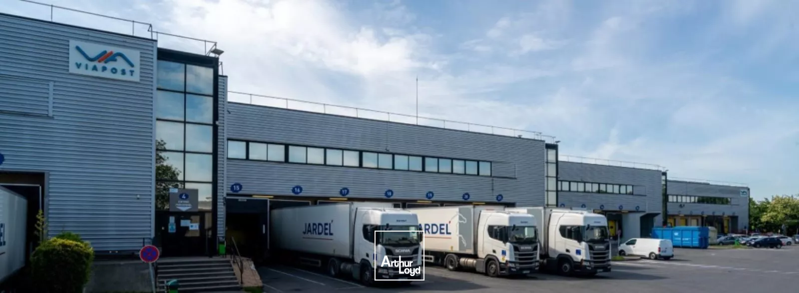 A louer locaux d'activité 13 393 m² divisibles au Bourget - Bâtiment indépendant avec 38 quais - logistique du dernier kilomètre