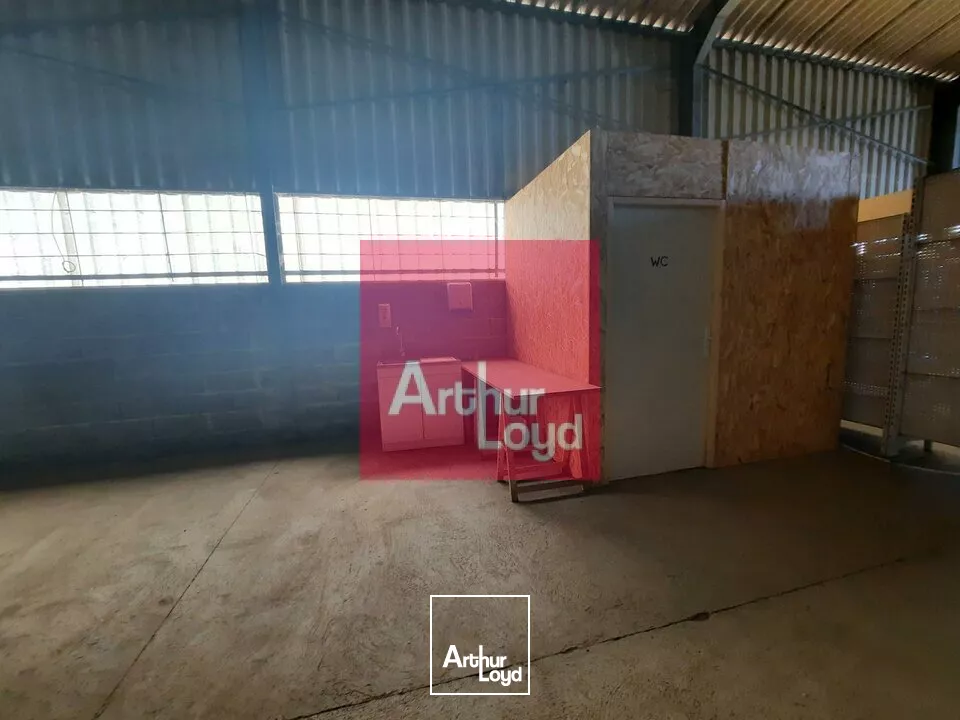 COURNON ZI A LOUER ENTREPOT 350 M² - STOCKAGE EXTERIEUR 1300 M²