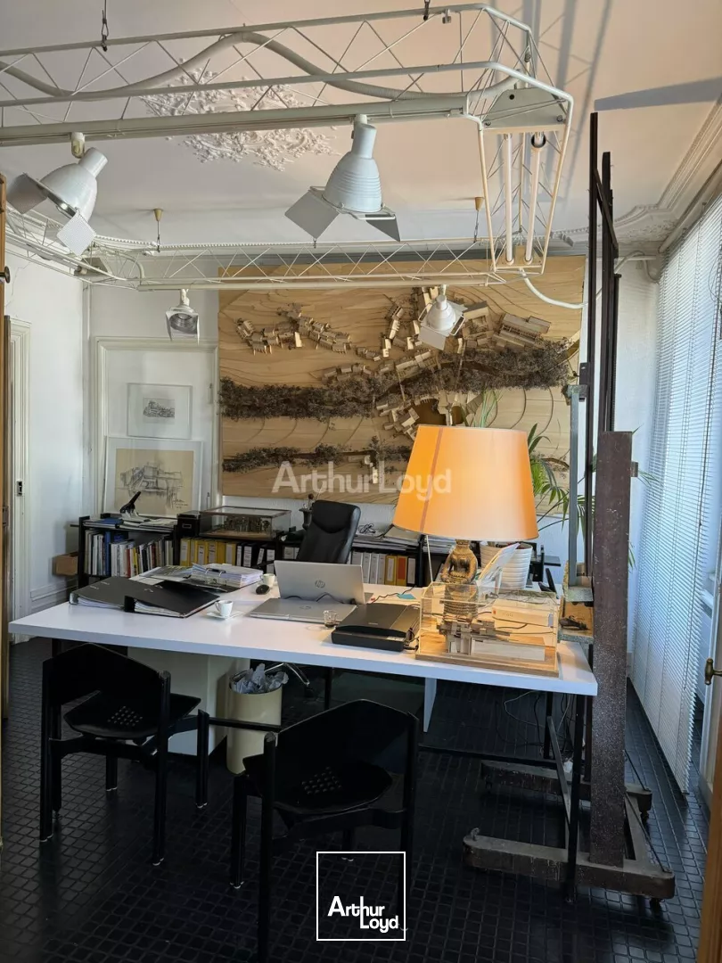 LOCAL D'ACTIVITE - ENTREPOT à VENDRE de 556 m²