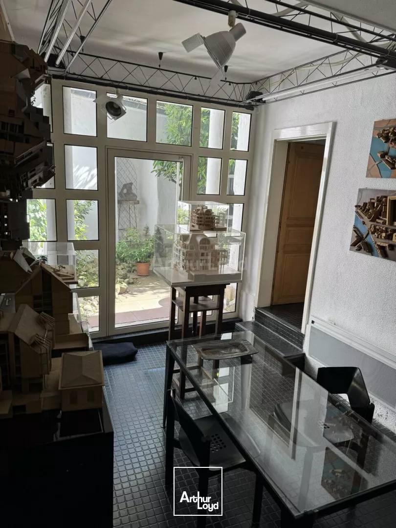 LOCAL D'ACTIVITE - ENTREPOT à VENDRE de 556 m²