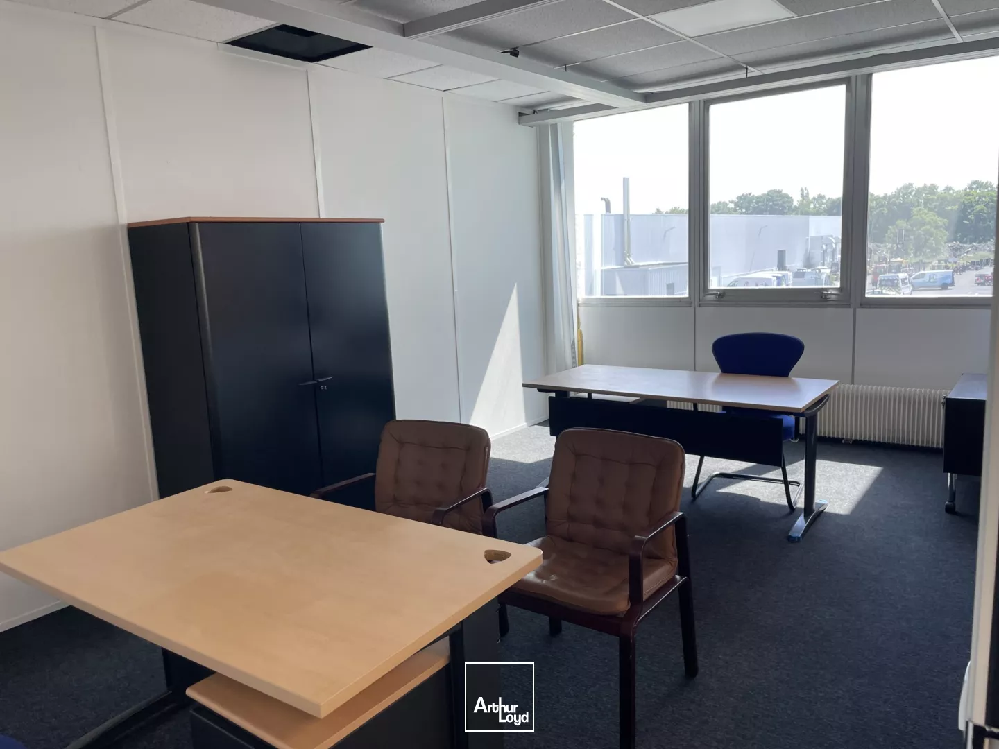 A LOUER BUREAUX - Z.A. DE SENLIS