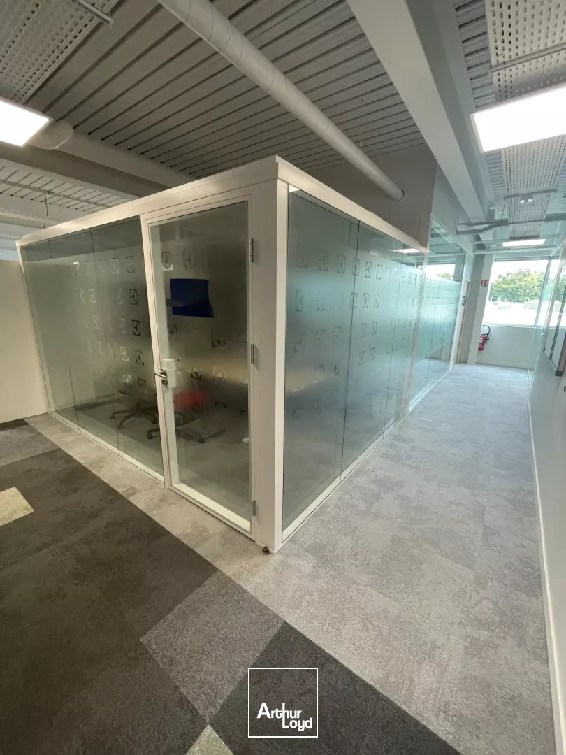 A LOUER PLATEAUX DE BUREAUX - Z.A. DE SENLIS