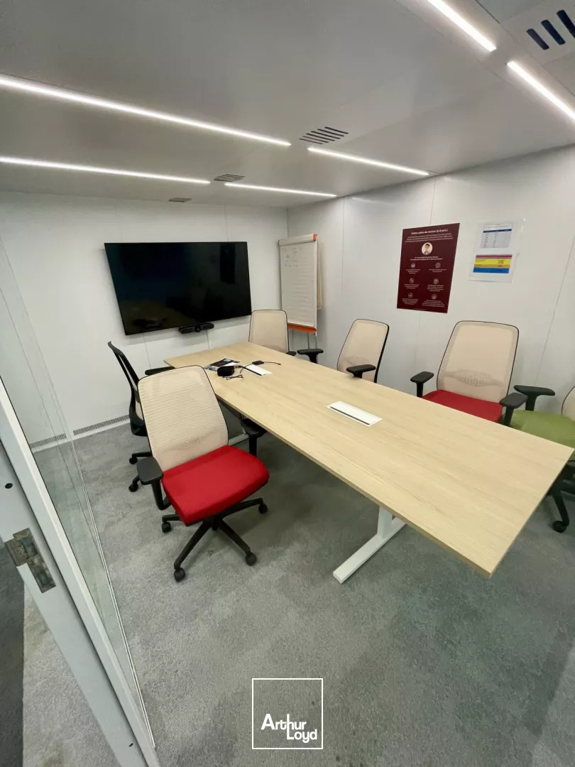 A LOUER PLATEAUX DE BUREAUX - Z.A. DE SENLIS