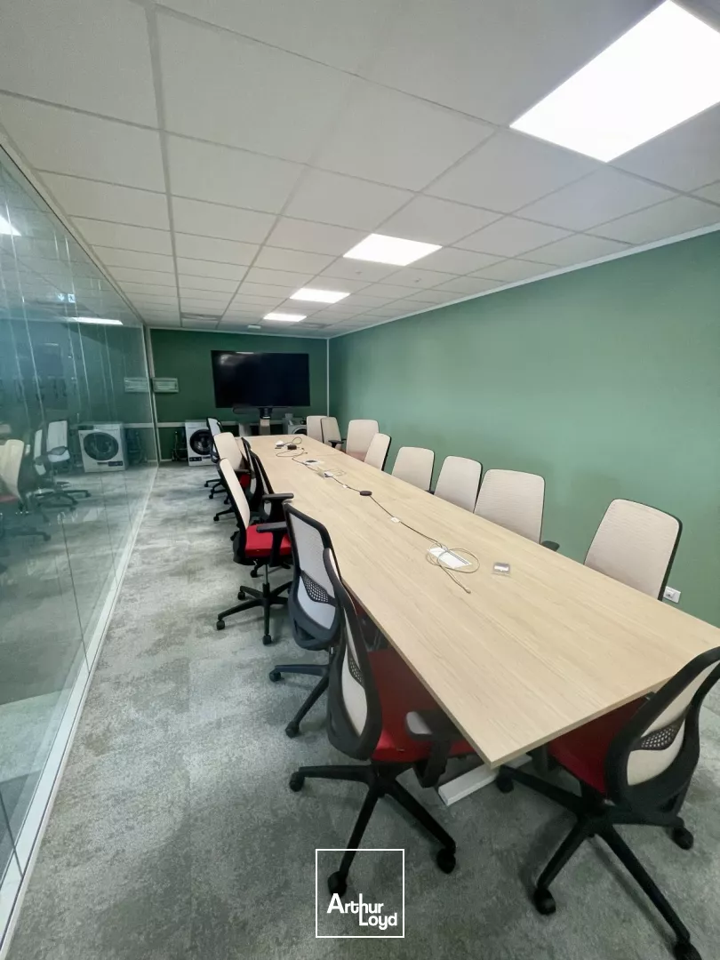 A LOUER PLATEAUX DE BUREAUX - Z.A. DE SENLIS