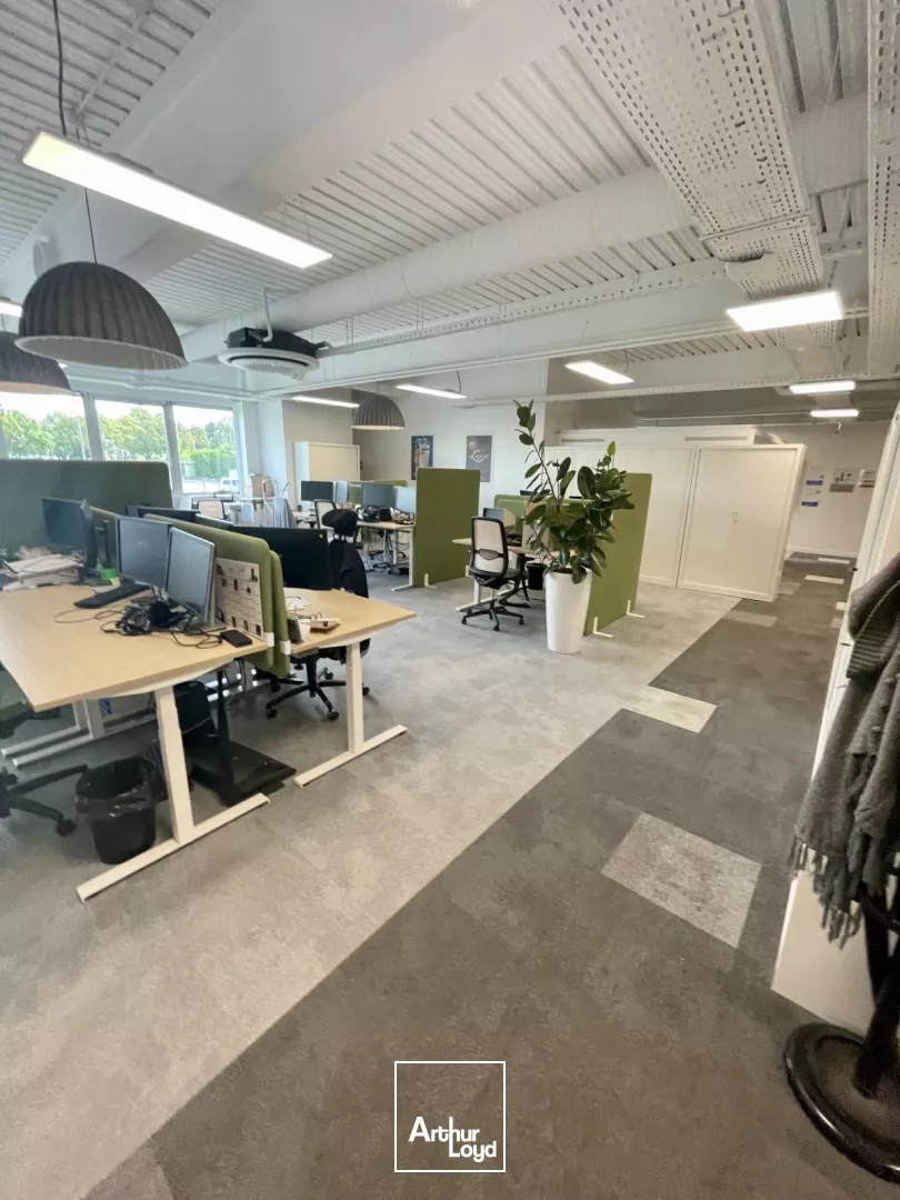 A LOUER PLATEAUX DE BUREAUX - Z.A. DE SENLIS